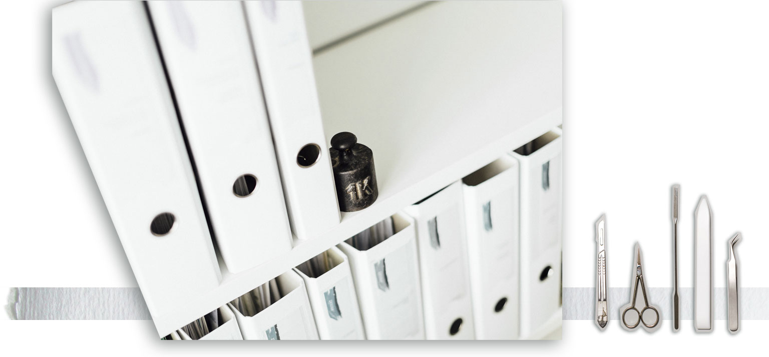 Header für Referenzen, Ordner im Büro des Ateliers