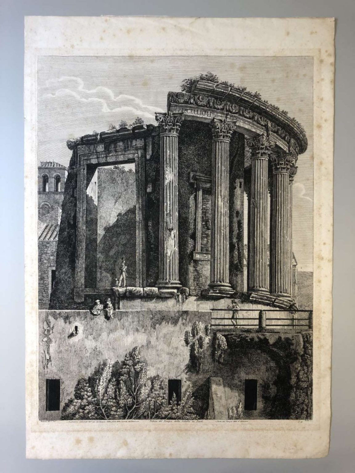 Radierung von Luigi Rossini, Sibyllentempel in Tivoli, Eingangsaufnahme, Objekt mit Steckflecken und Lichtrand