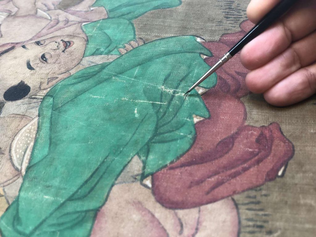 Chinesisches Rollbild mit der Darstellung des Langen Lebens, Retusche mit Aquarellfarben im Bereich des Malschichtabriebs