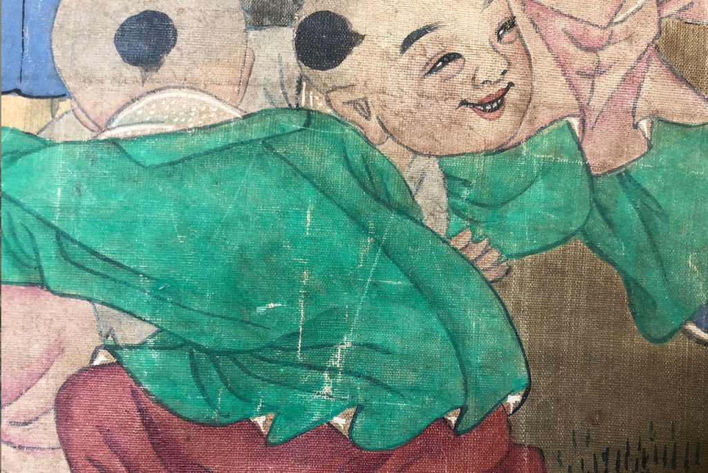 Chinesisches Rollbild mit Fehlstellen in der Malschicht, Zustand vor der Restaurierung bzw. vor der Retusche mit Aquarellfarben